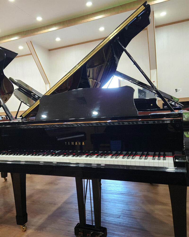 YAMAHA C2 (USED) Grand Piano