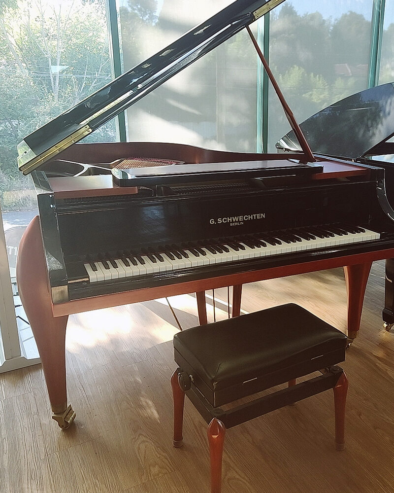 G.SCHWECHTEN (USED) Grand Piano